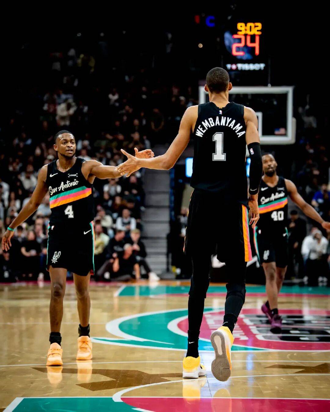 九游体育-国际比赛日迈阿密热火备战NBA常规赛，门线救险细节曝光，球迷炸锅，纪律约束更严格的简单介绍